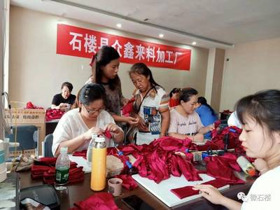 政府副縣長呼鵬燕調研我縣來料加工工作