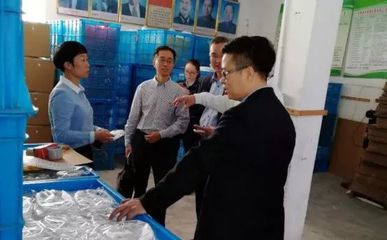 紅旗飄揚,獻禮祖國70華誕 | 曾秋永:來料加工經(jīng)紀(jì)人,勤勞致富“領(lǐng)頭雁”