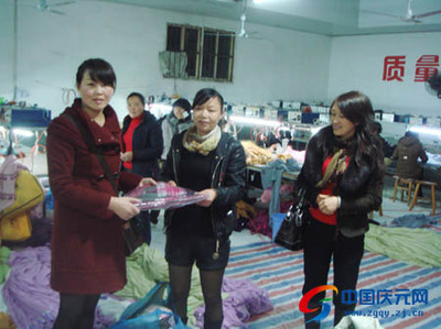 義烏紫柔服飾到我縣看望來料加工者--中國慶元網(wǎng)