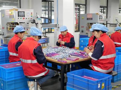 修“內(nèi)功” 借“外力” 開化巾幗共富工坊讓“她”腰包更鼓