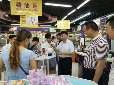 韓擺渡鎮組織人員赴浙江義烏對接“來料加工”項目