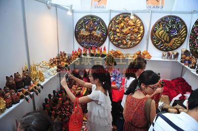 婦女來料加工精品在義烏展洽在義烏國際博覽中心舉行。